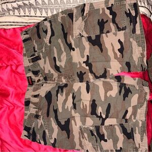 Wolverine Camouflage Cargo Shorts - Olive and Red